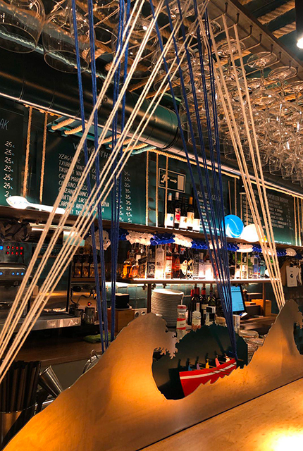 Barra de pintxos del Bar-Restaurante TXALUPA en Donostia - San Sebastián